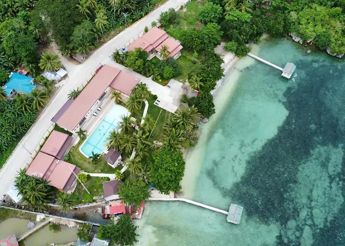Reef Waters Resort *